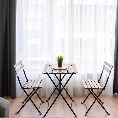 Апартаменты New Modern & Cozy With Free Parking