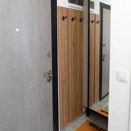 Апартаменты New Modern & Cozy With Free Parking *