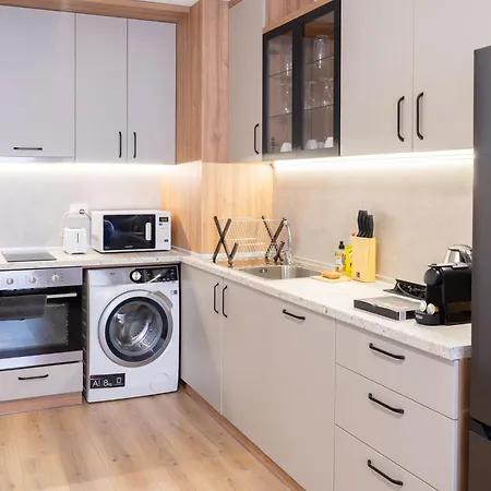New Modern & Cozy With Free Parking Апартаменты