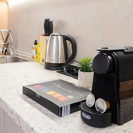 New Modern & Cozy With Free Parking Apartman