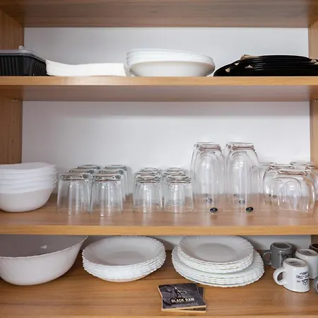 Apartman New Modern & Cozy With Free Parking