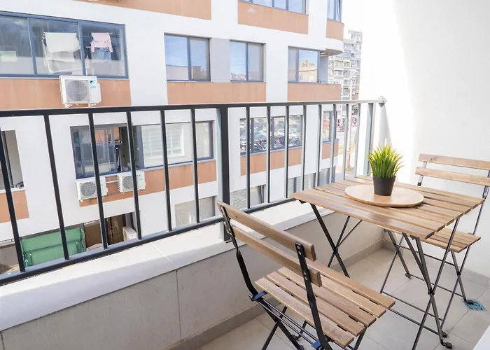 New Modern & Cozy With Free Parking *